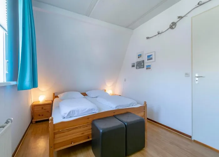 St Maartenszee Near *